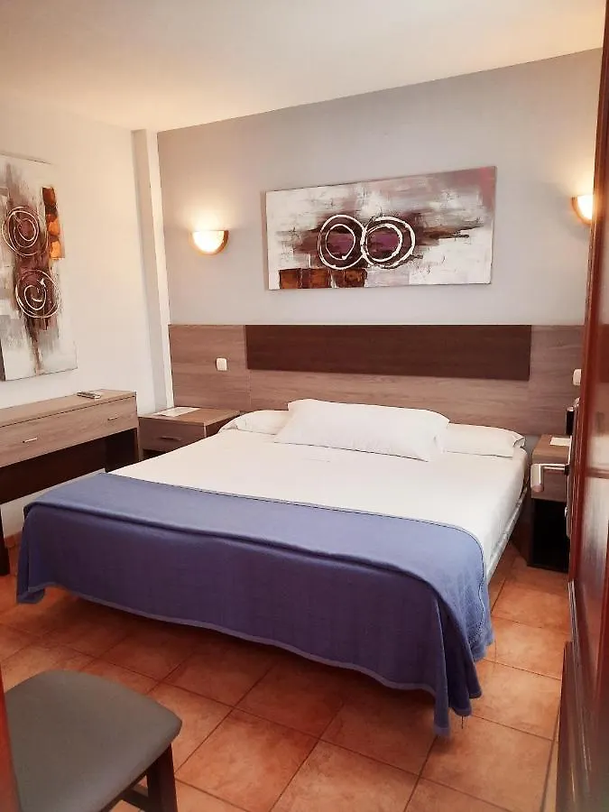 Hostal La Colonia Marbella 2*,